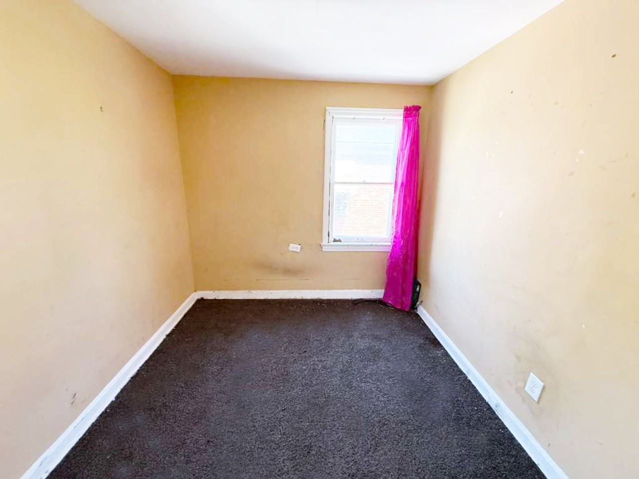5470 Hollywood Ave - Photo 3 of 9
