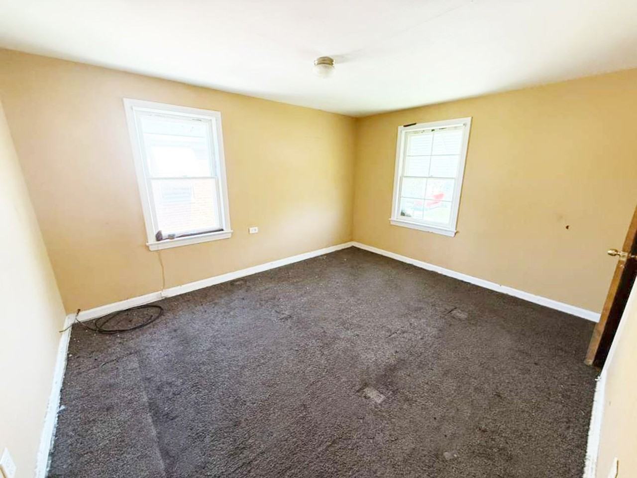 5470 Hollywood Ave - Photo 6 of 9