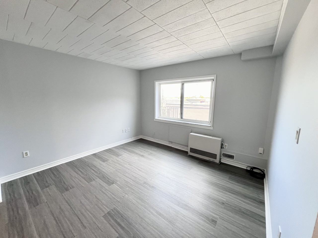 180 Tecumseh Rd E #10 - Photo 3 of 12