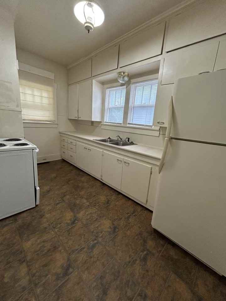 201 W Madison St - Photo 3 of 16