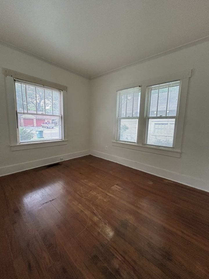 201 W Madison St - Photo 7 of 16