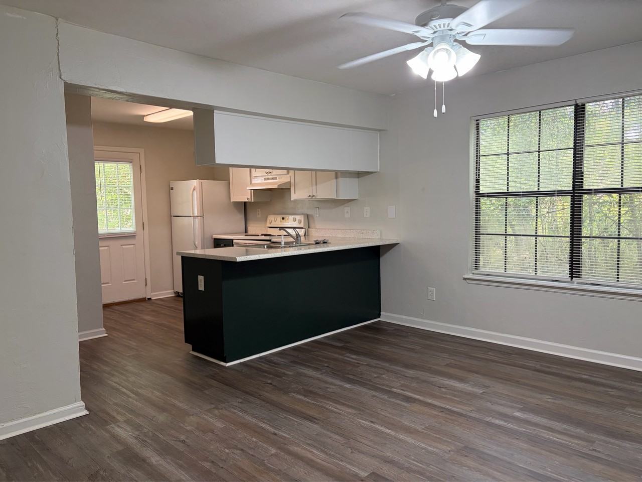 2350 Horne AvenueApt 3 #3 - Photo 4 of 9