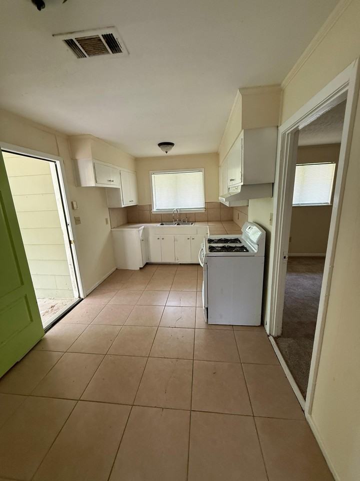 1326 Cadillac Dr #1 - Photo 2 of 14