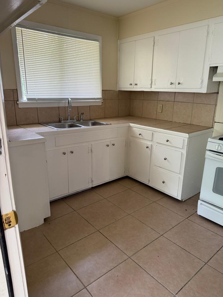 1326 Cadillac Dr #1 - Photo 5 of 14