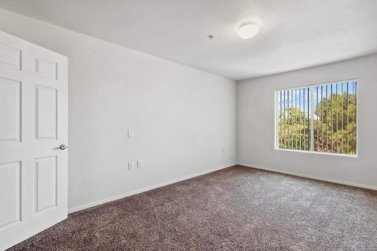 3150 Harrison St - Photo 3 of 30