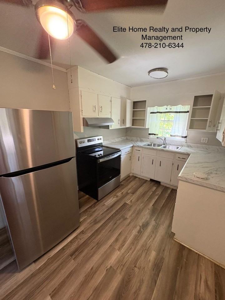 4322 Fairfax Dr #1 - Photo 2 of 13