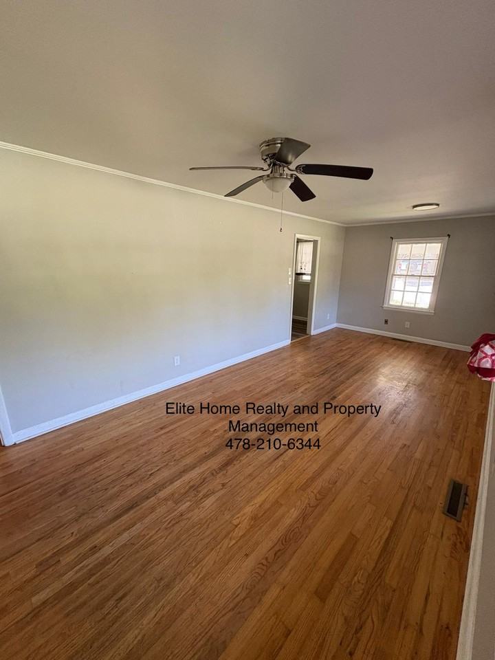 4322 Fairfax Dr #1 - Photo 4 of 13