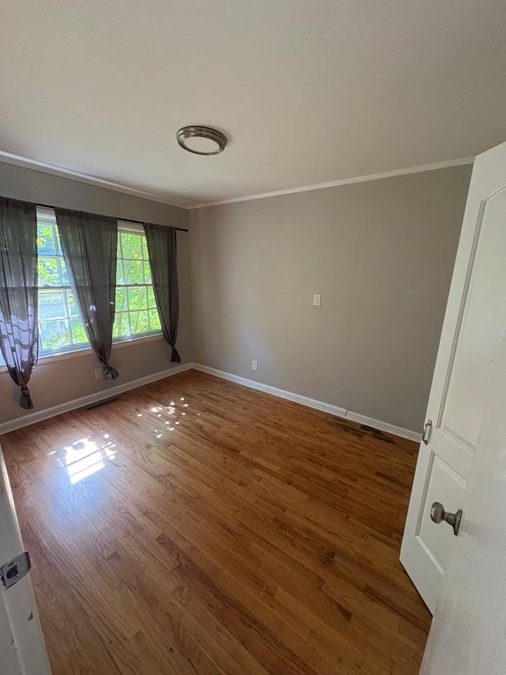 4322 Fairfax Dr #1 - Photo 5 of 13
