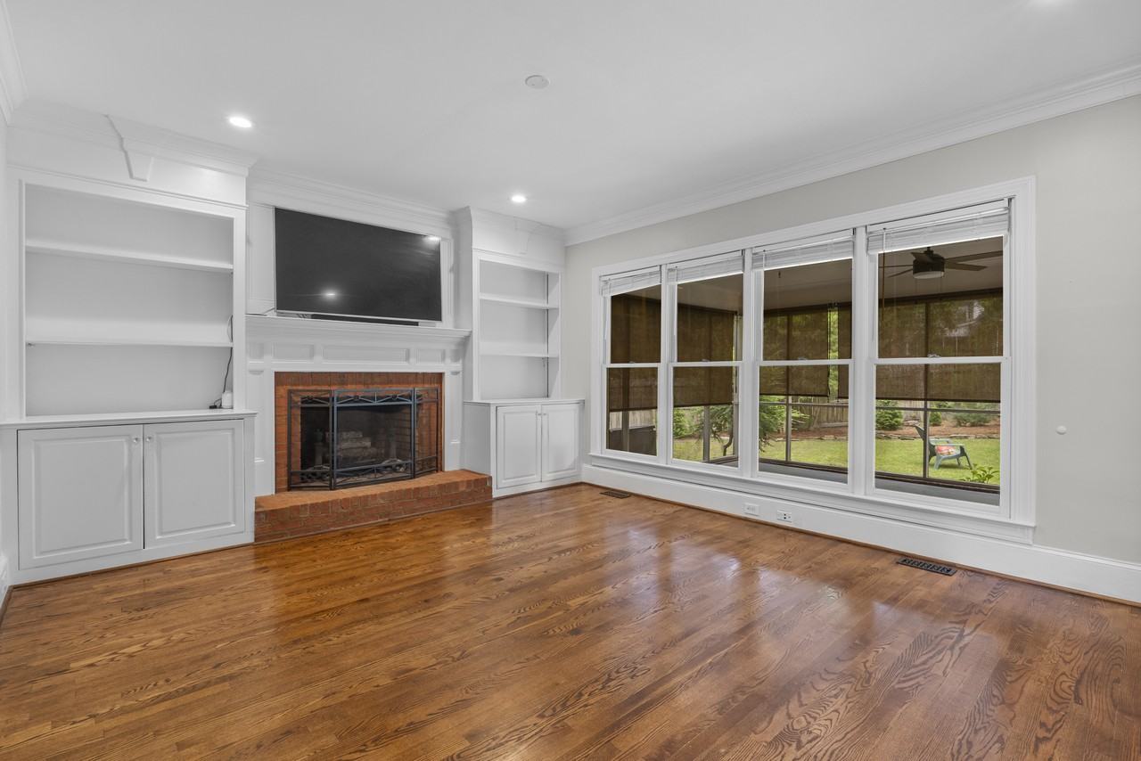 101 Hollingwood Dr #1 - Photo 7 of 35
