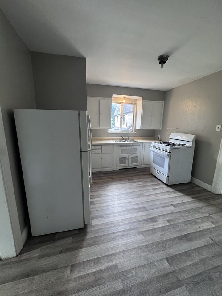 3872 Vine St #3 - Photo 3 of 5