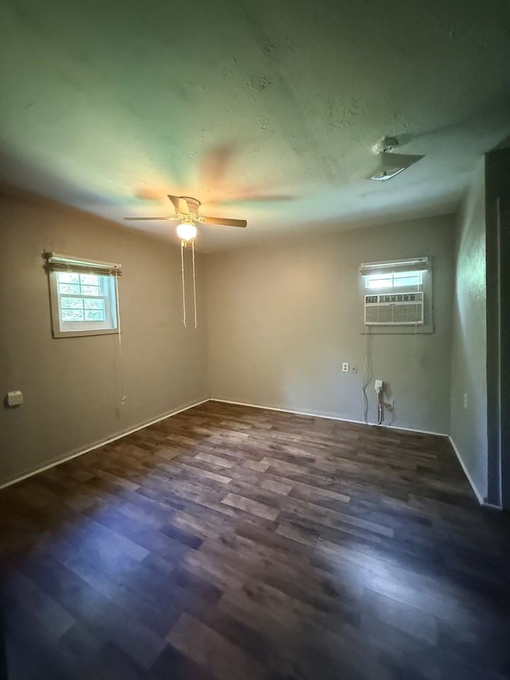 817 Lubbock St #1 - Photo 5 of 9