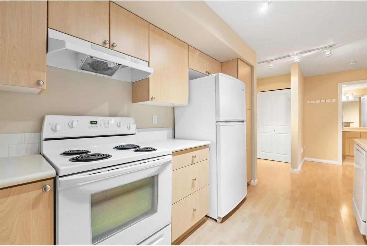 2151 151a St #304 - Photo 6 of 10