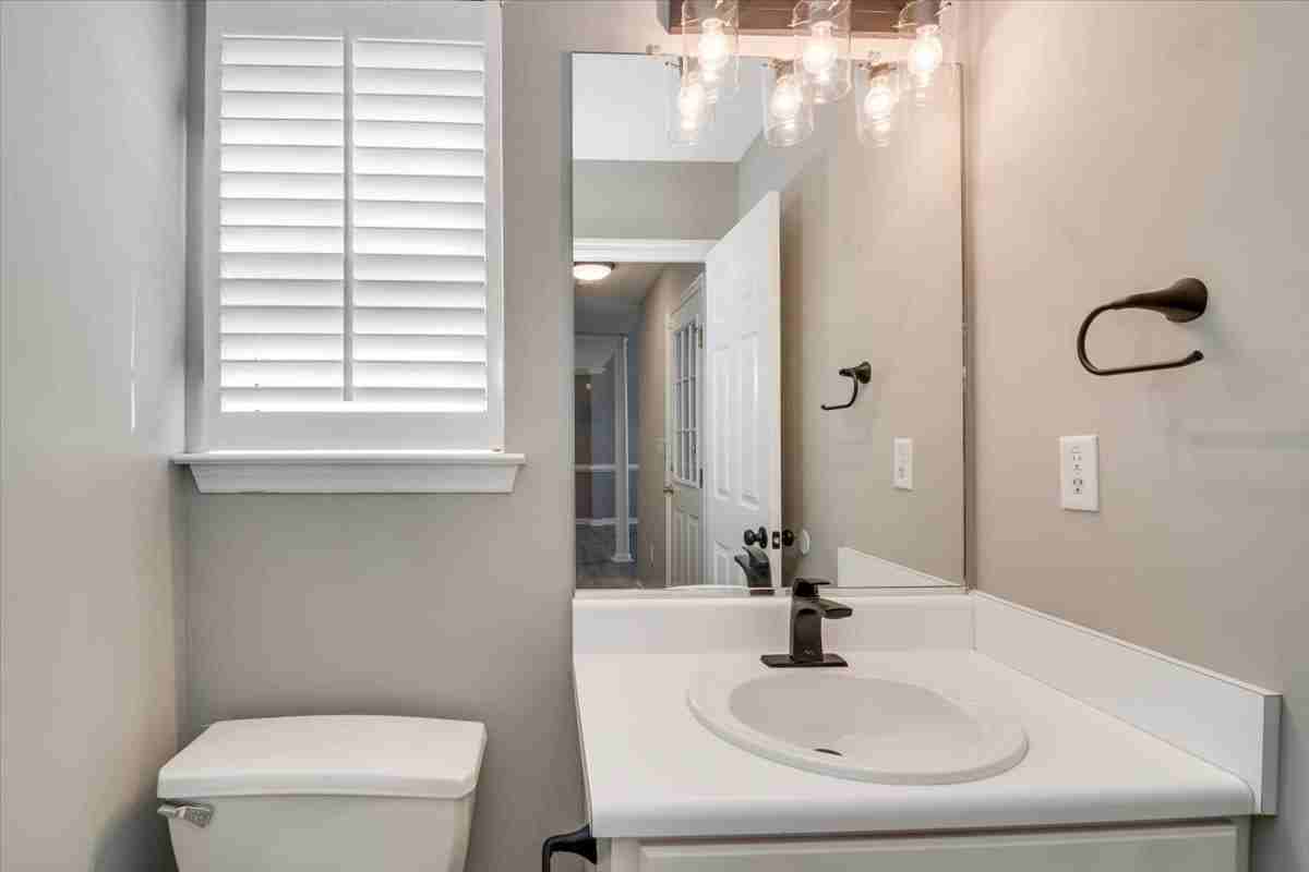 124 Palmer Ct #1 - Photo 7 of 32