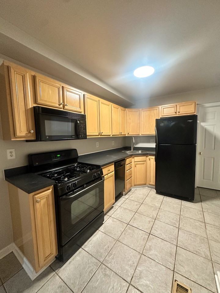 1016 Bingham St #1 - Photo 3 of 13
