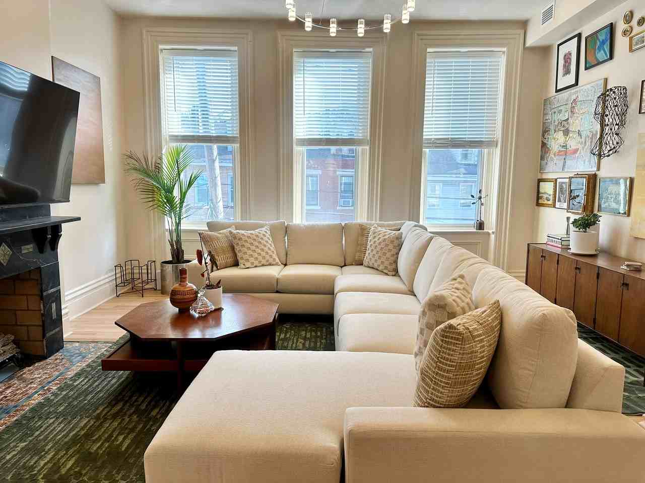 1819 Sarah St #2 - Photo 4 of 34