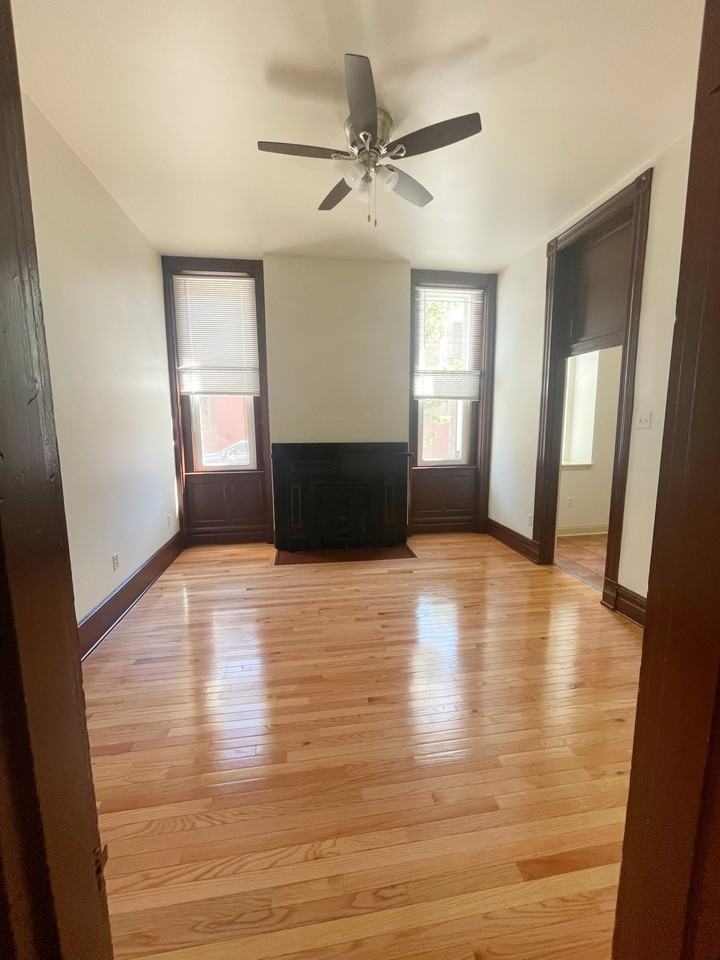 1607 Sarah St #1 - Photo 3 of 16