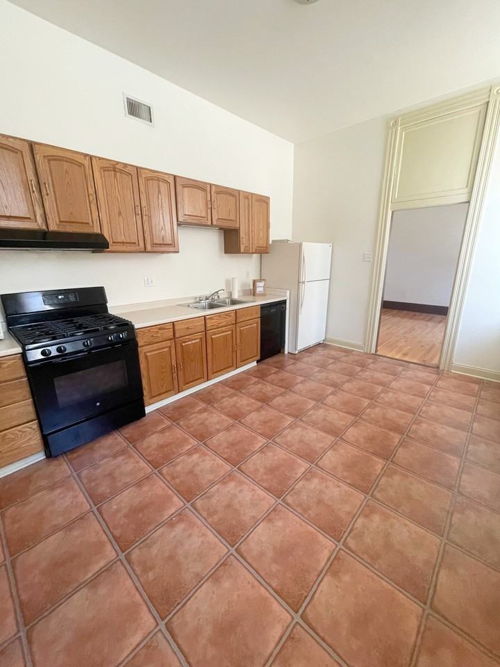 1607 Sarah St #1 - Photo 7 of 16