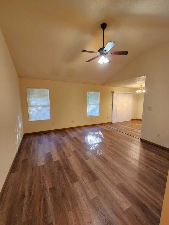 3402 Se Golden Ave - Photo 3 of 23