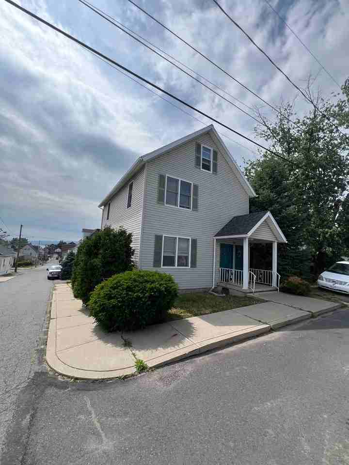 301 E Elm St - Photo 2 of 11