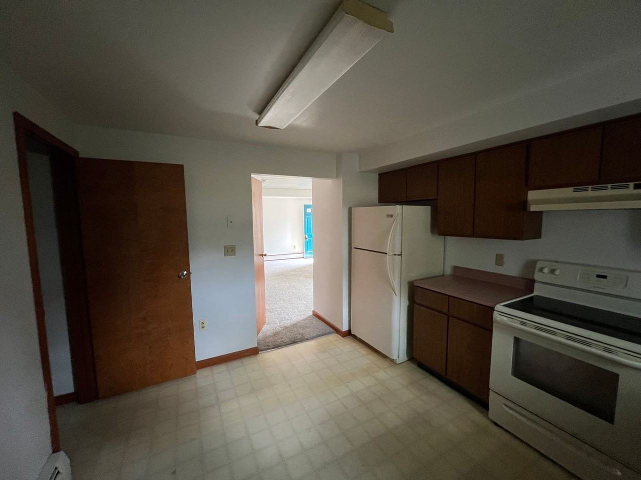 301 E Elm St - Photo 4 of 11