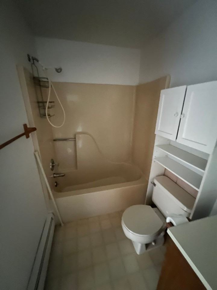 301 E Elm St - Photo 6 of 11