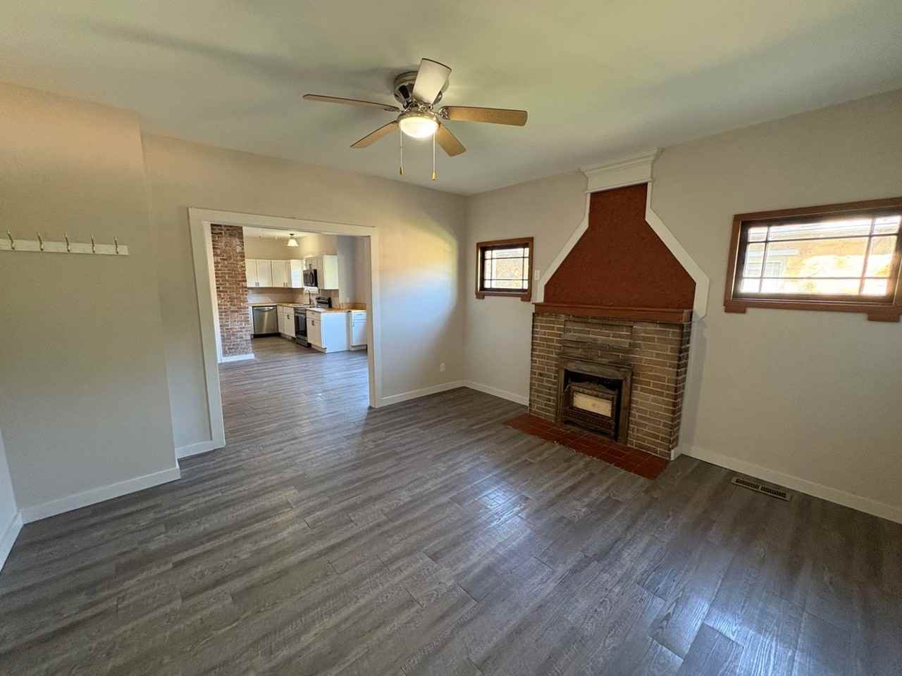 812 W Pershing St - Photo 3 of 21