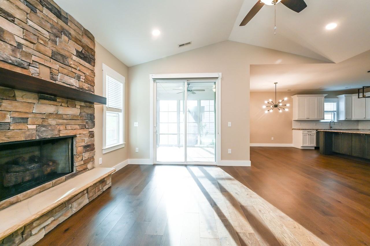233 Leyland Cir - Photo 7 of 37