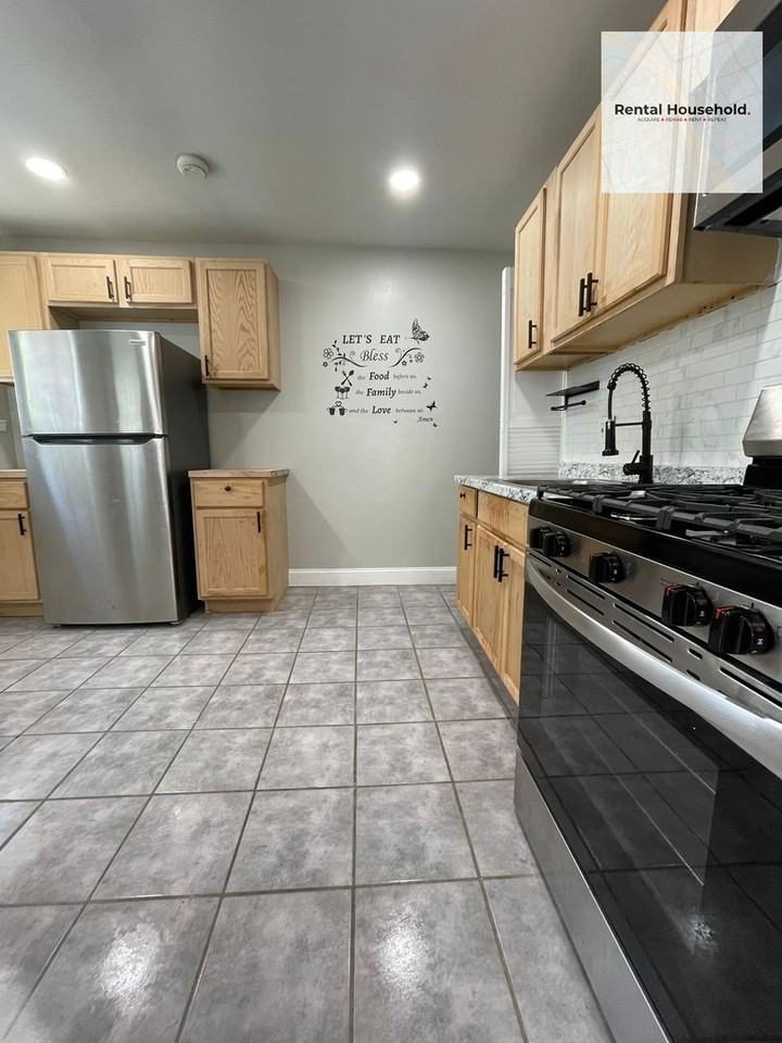 18503 Riopelle St - Photo 2 of 18