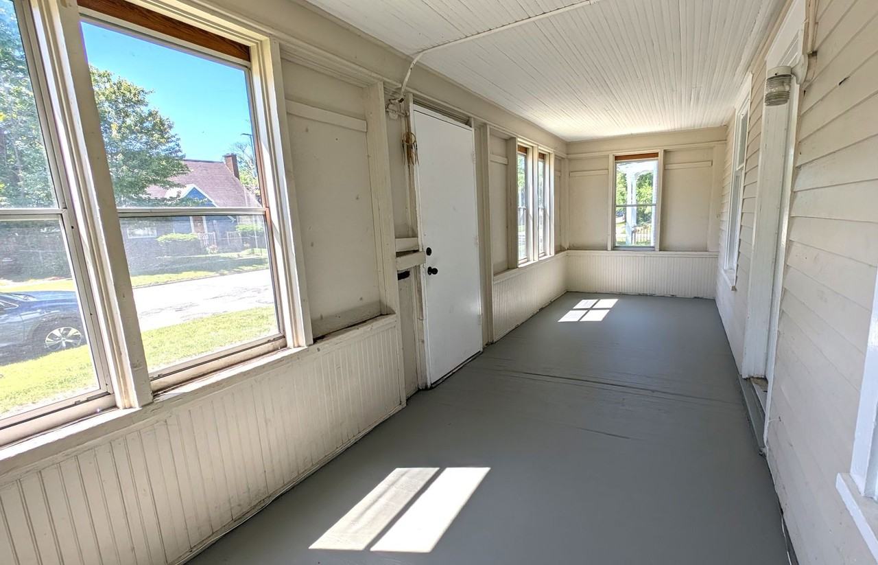 370 Monroe Ave - Photo 2 of 11