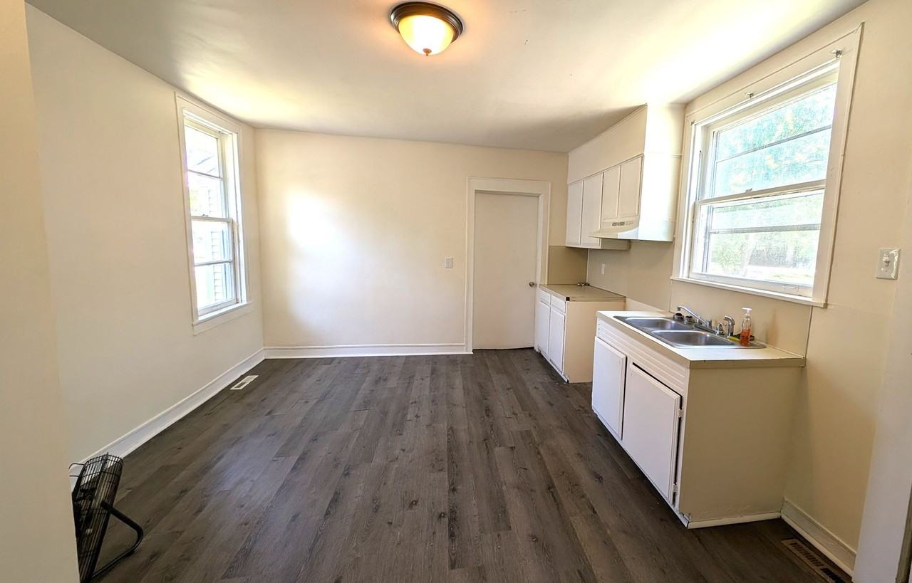 370 Monroe Ave - Photo 6 of 11