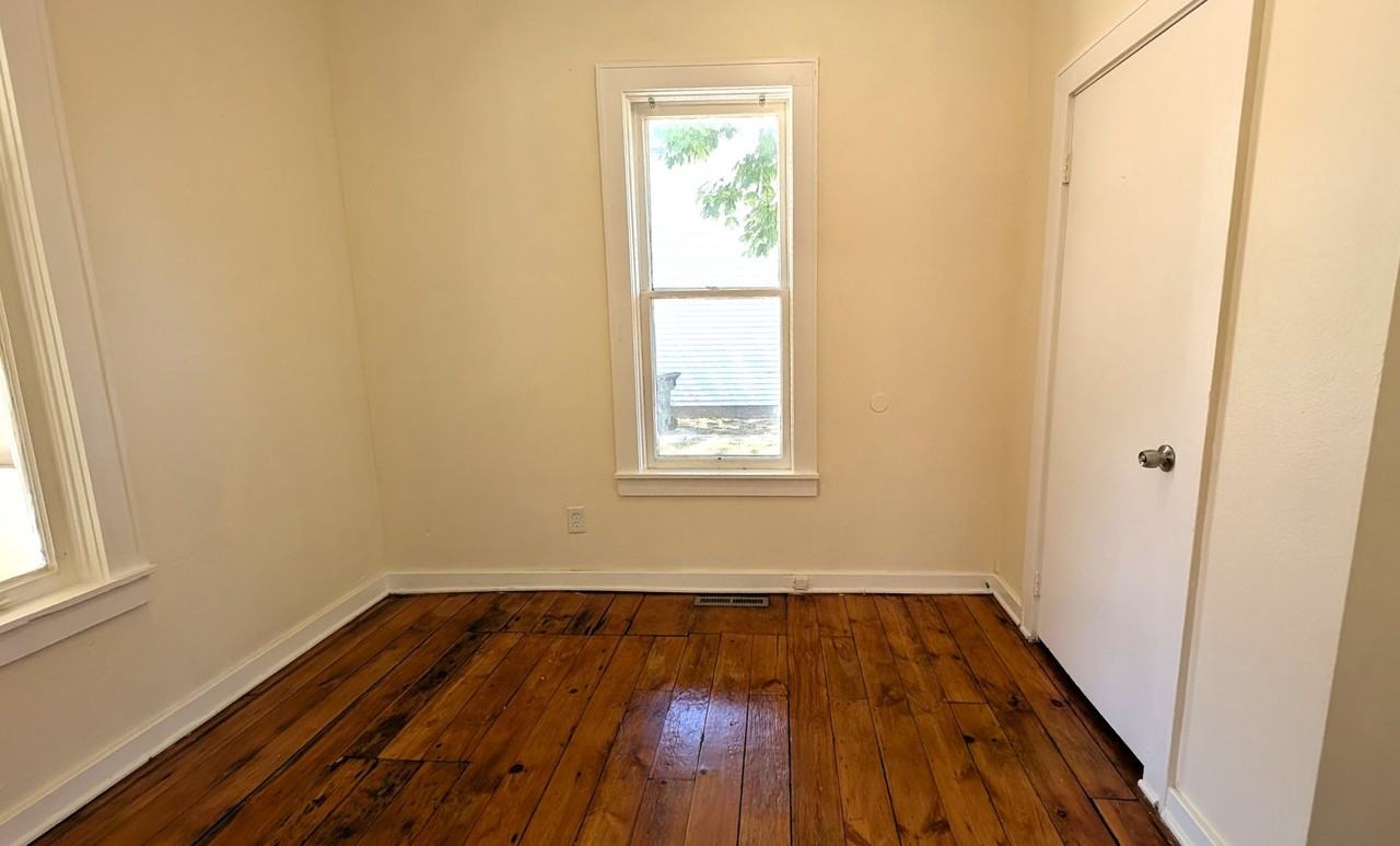 370 Monroe Ave - Photo 7 of 11