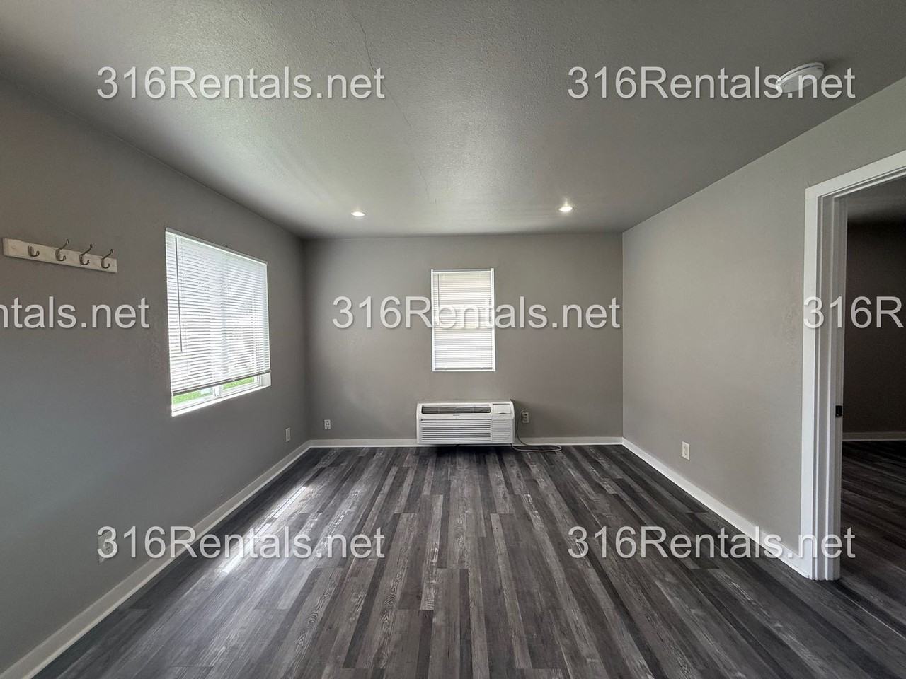 823 S Terrace Dr - Photo 2 of 11