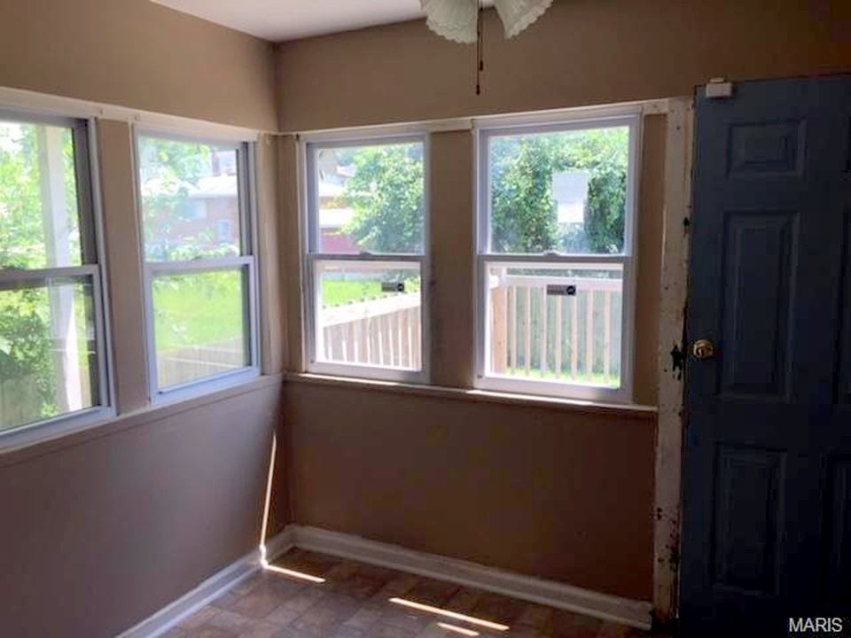 9954 Meadow Ave - Photo 5 of 12