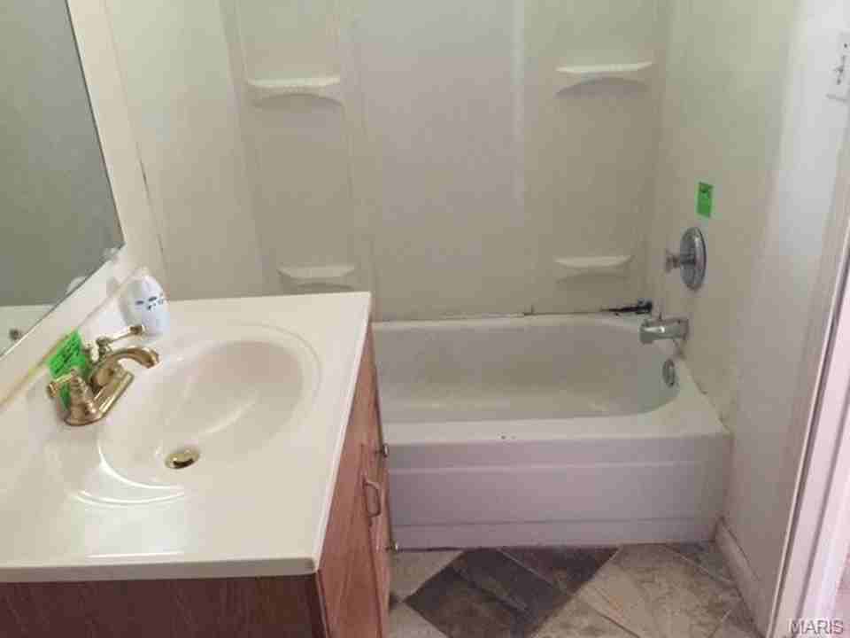 9954 Meadow Ave - Photo 6 of 12