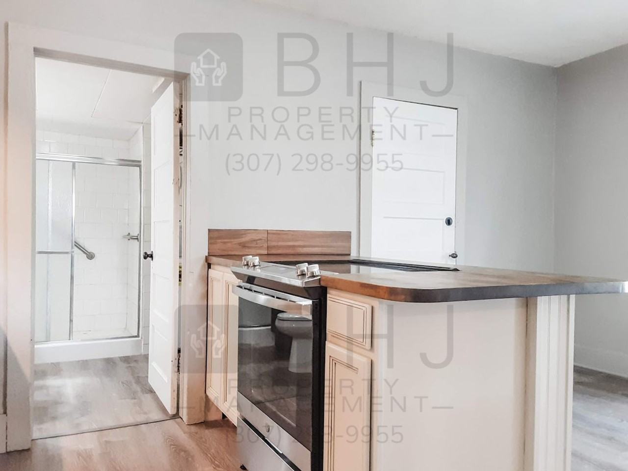 141 W 7th St - Photo 2 of 18