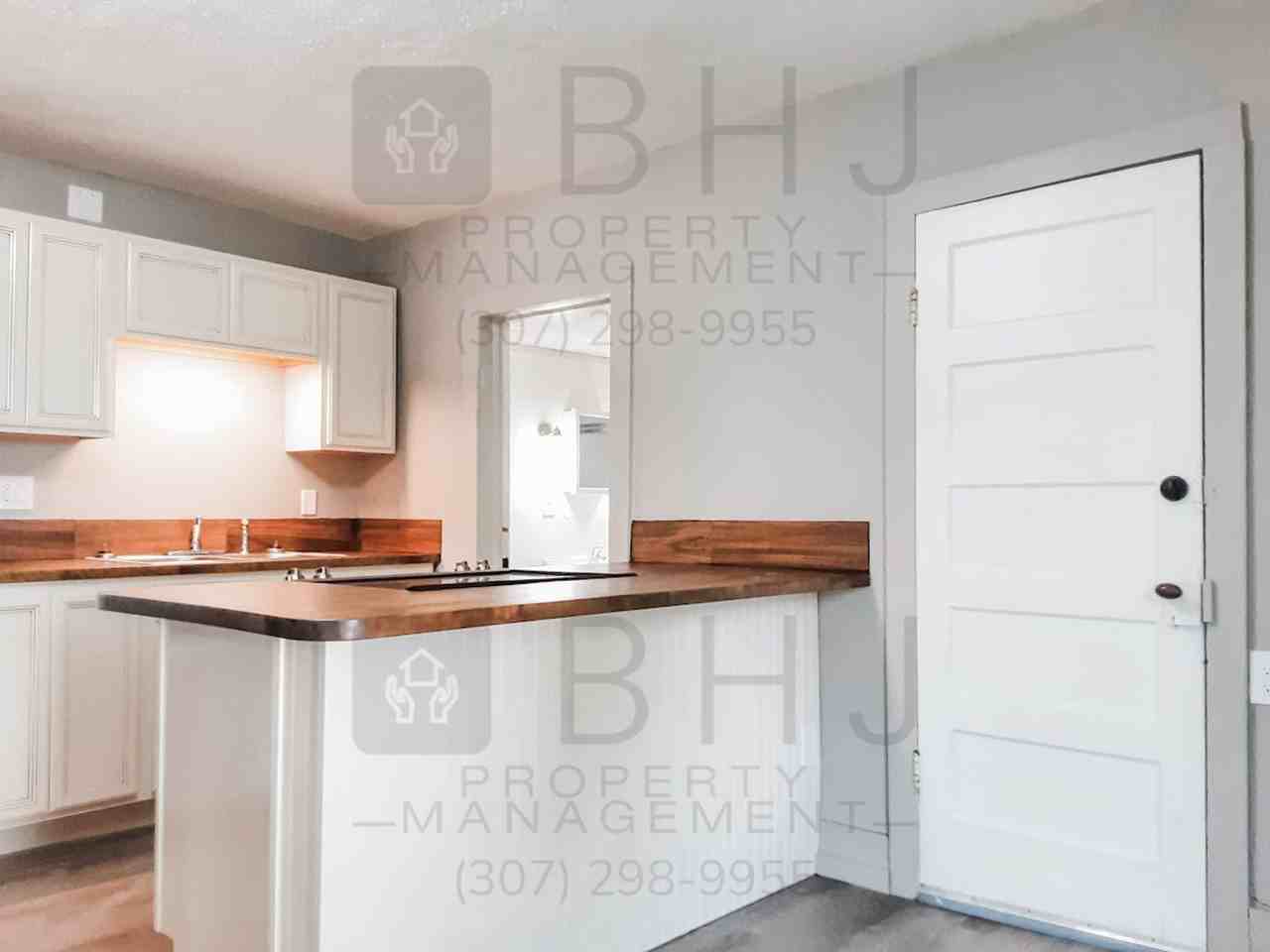 141 W 7th St - Photo 5 of 18