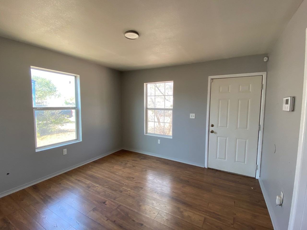 3207 Colgate St - Photo 2 of 8