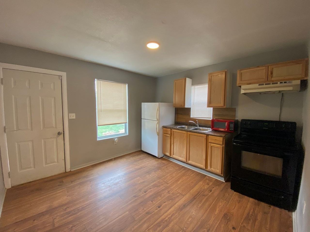 3207 Colgate St - Photo 4 of 8