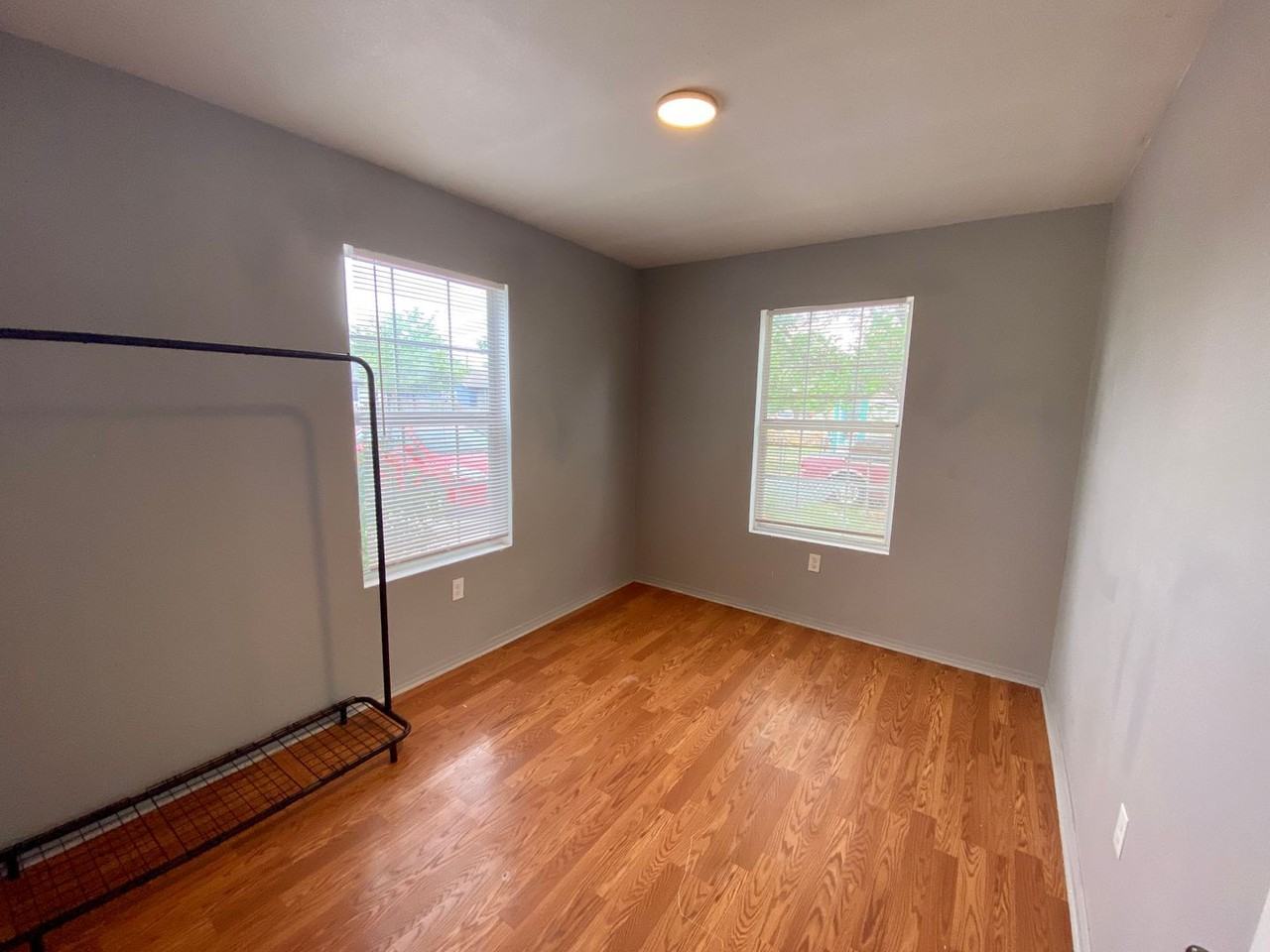 3207 Colgate St - Photo 5 of 8