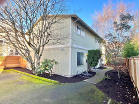 380 Se 27th Ave - Photo 1 of 1