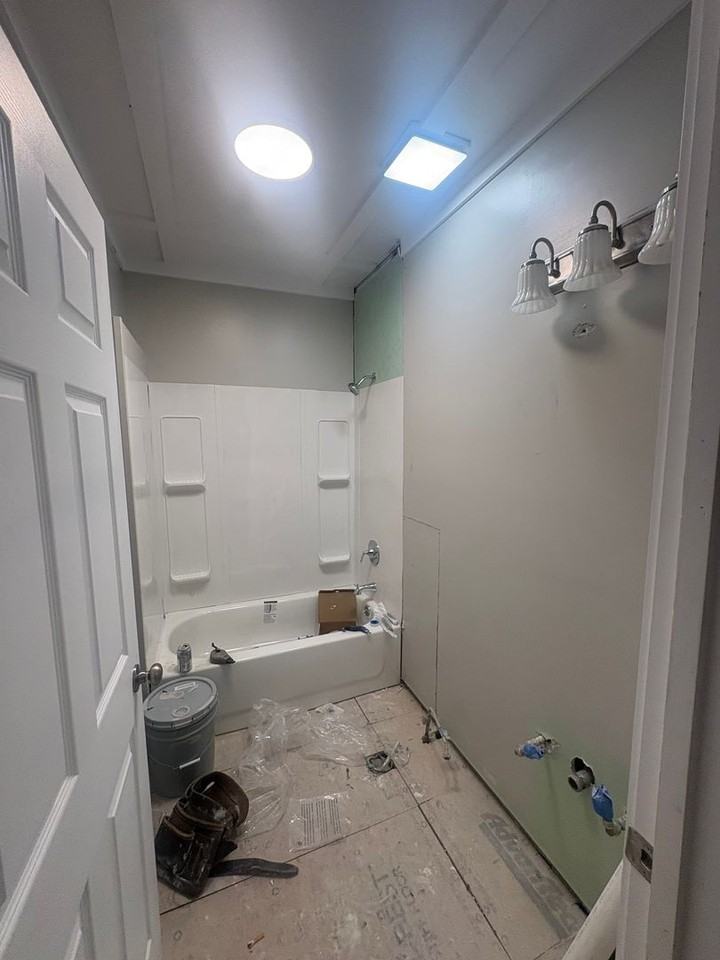 306 E 4th St - Photo 4 of 7