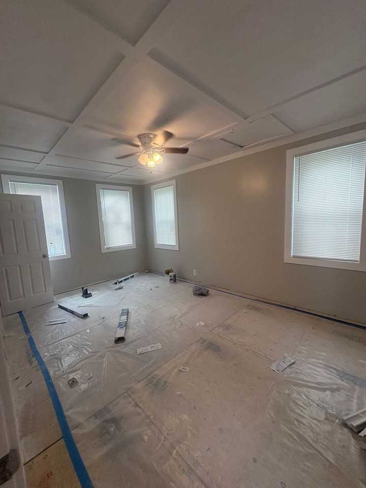 306 E 4th St - Photo 5 of 7