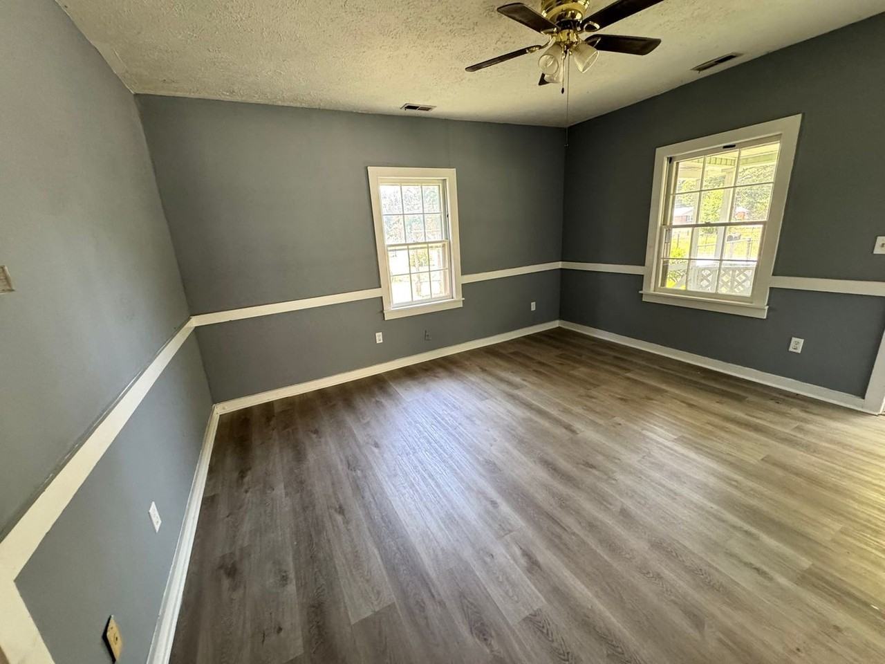 215 Triangle Pl - Photo 2 of 13