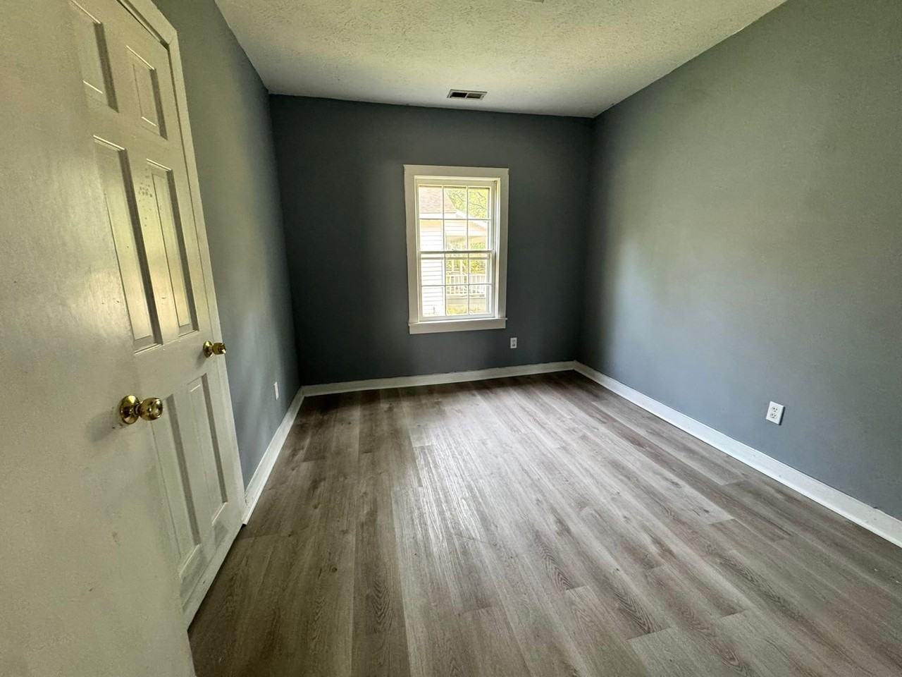 215 Triangle Pl - Photo 7 of 13