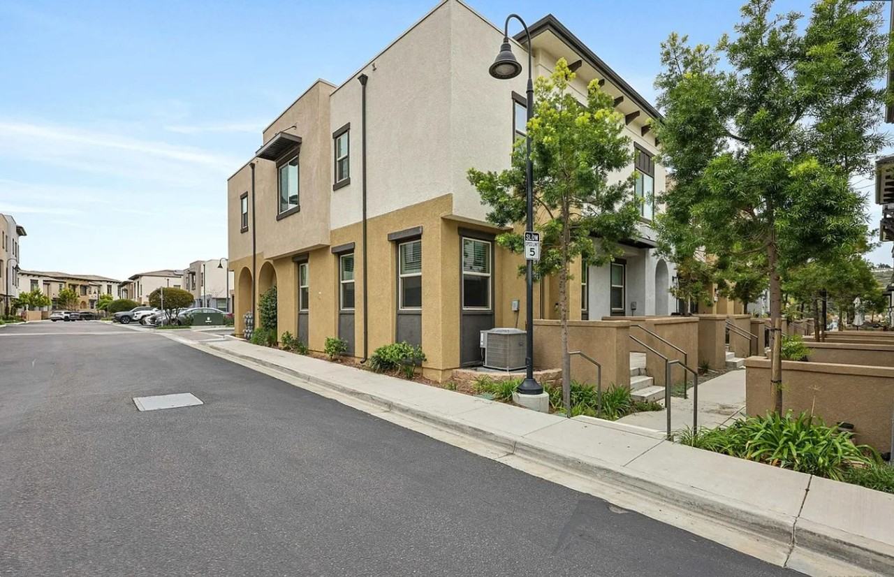 2351 Solara Ln
