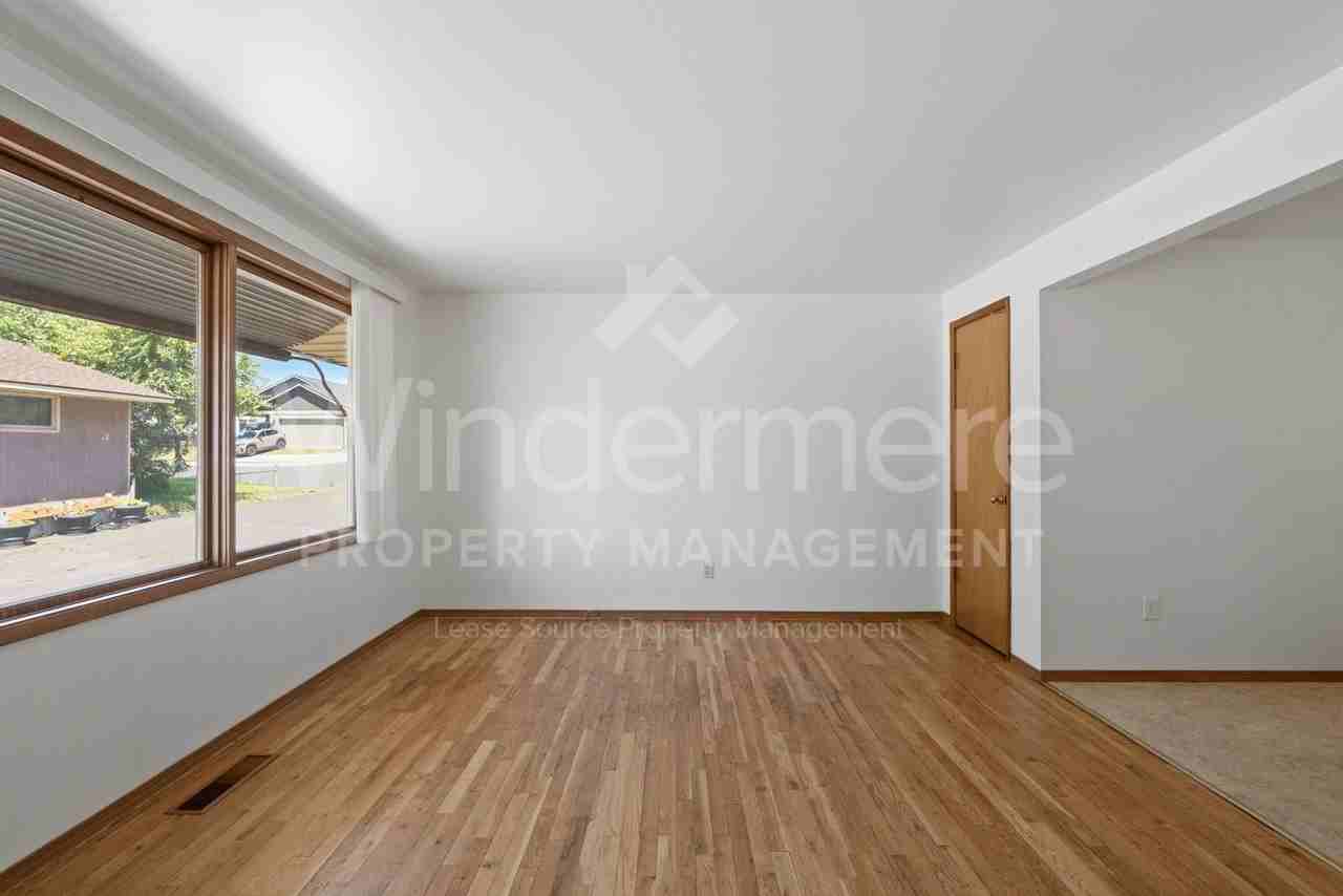 902 E Rockwell Ave - Photo 6 of 23