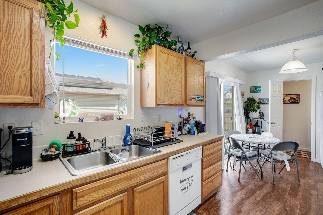 1749 Rowan Ln - Photo 6 of 21