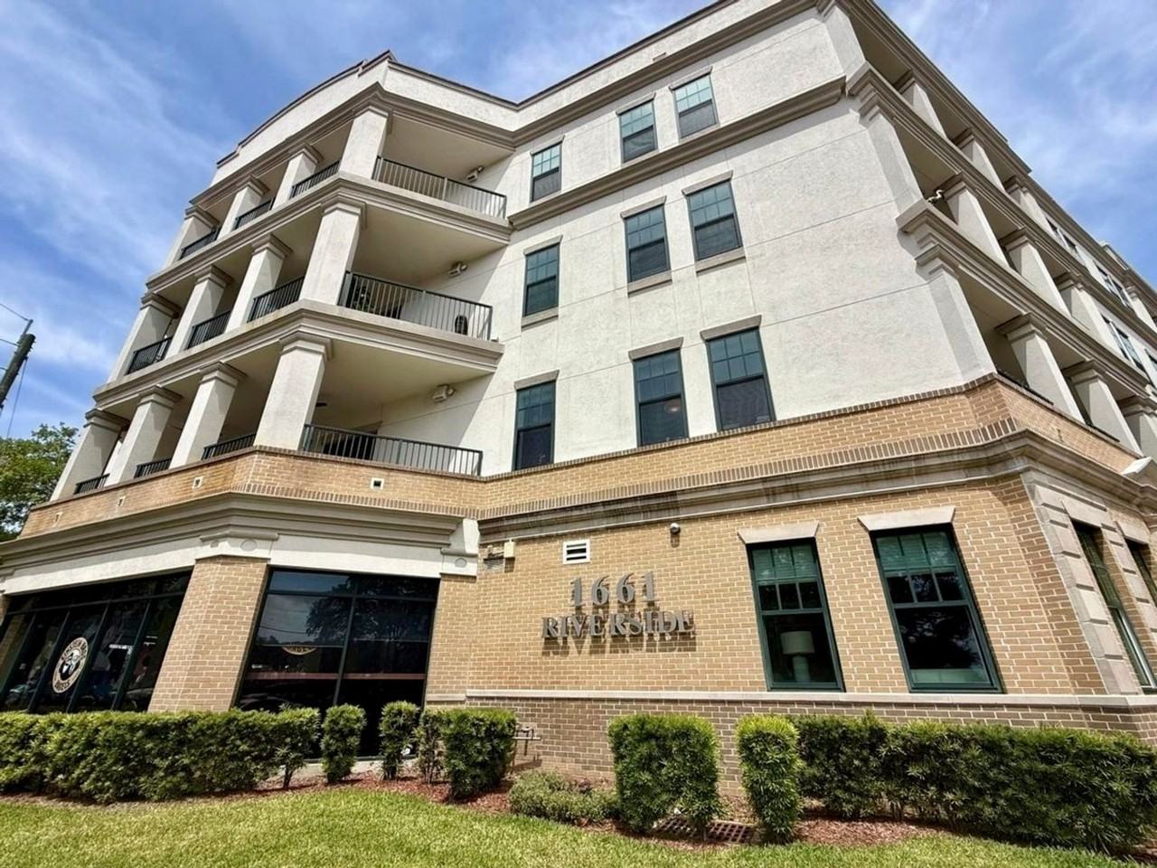1661 Riverside Ave #415