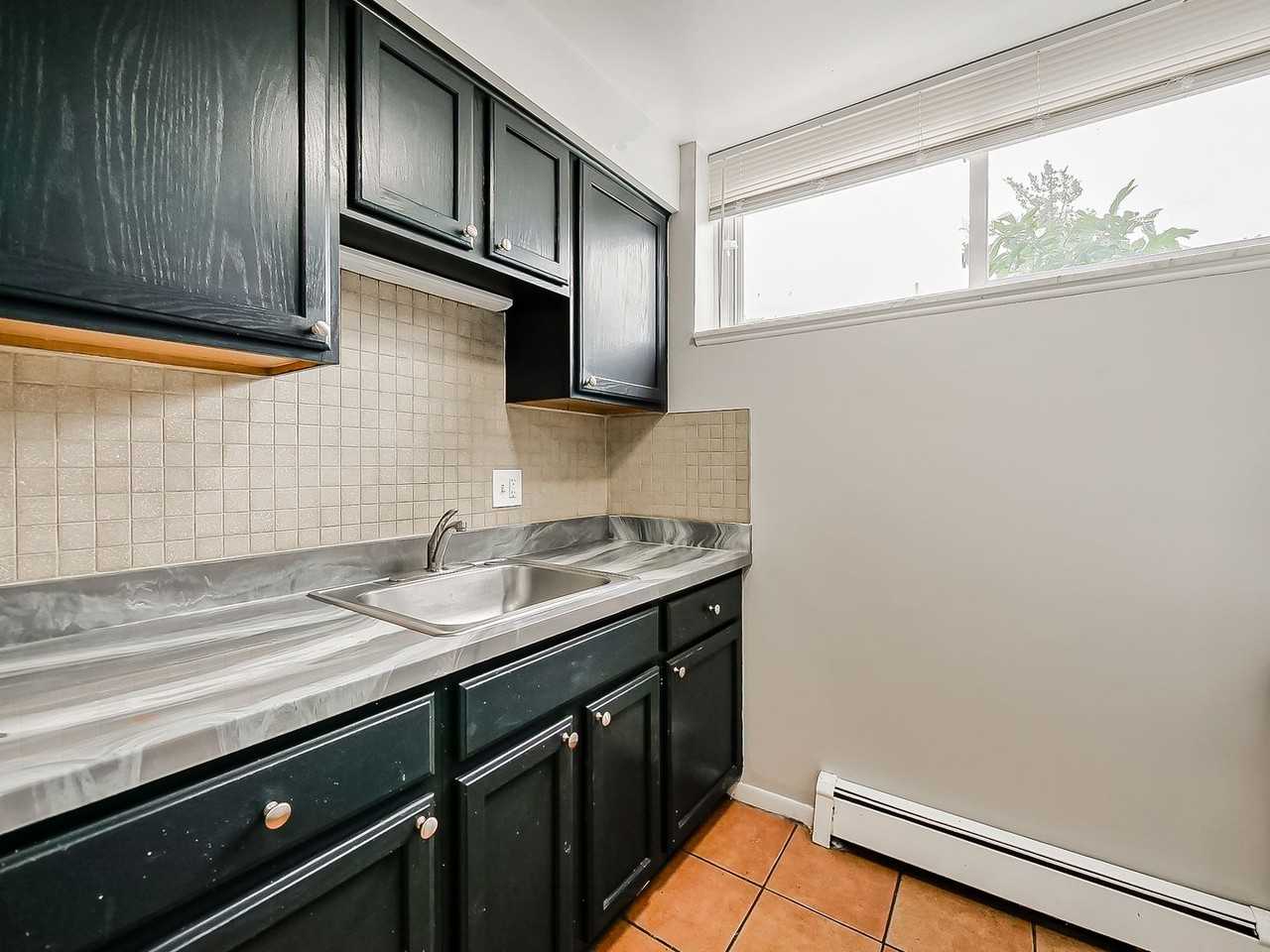132 Huronview Ct - Photo 3 of 32