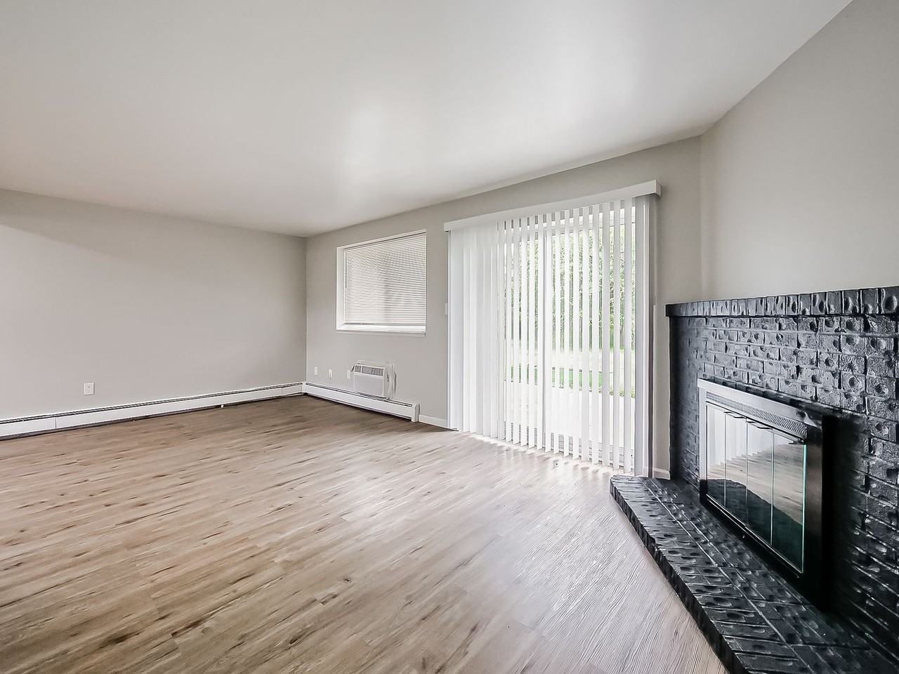 132 Huronview Ct - Photo 7 of 32